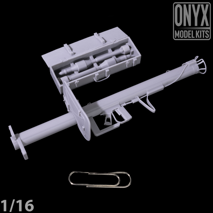 1/16 - Panzerschreck with rockets and crate